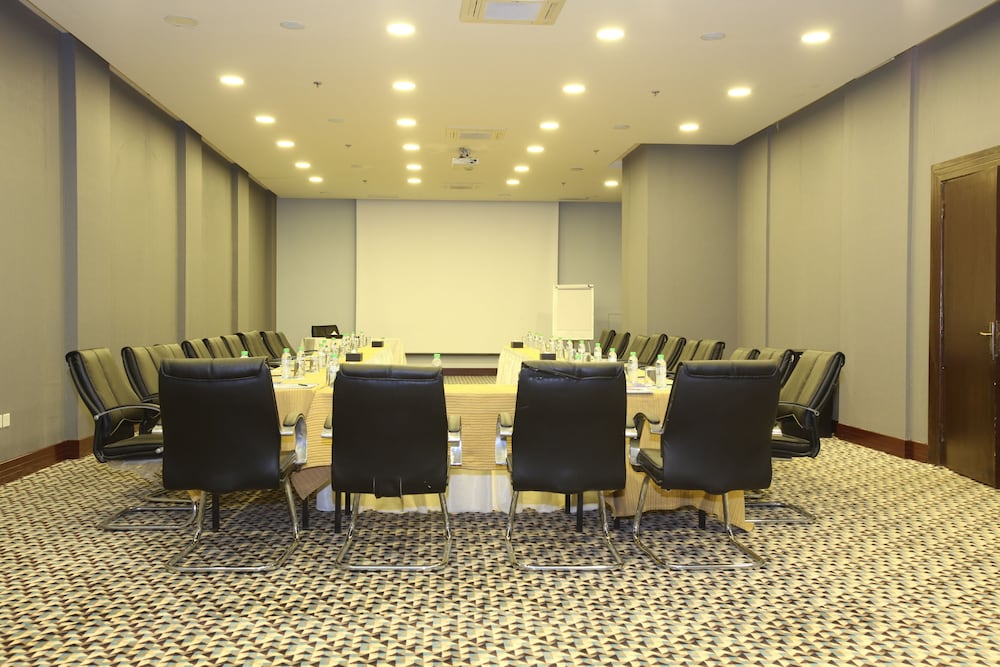 جولدن توليب حائل(Golden Tulip Hotel) 31/39