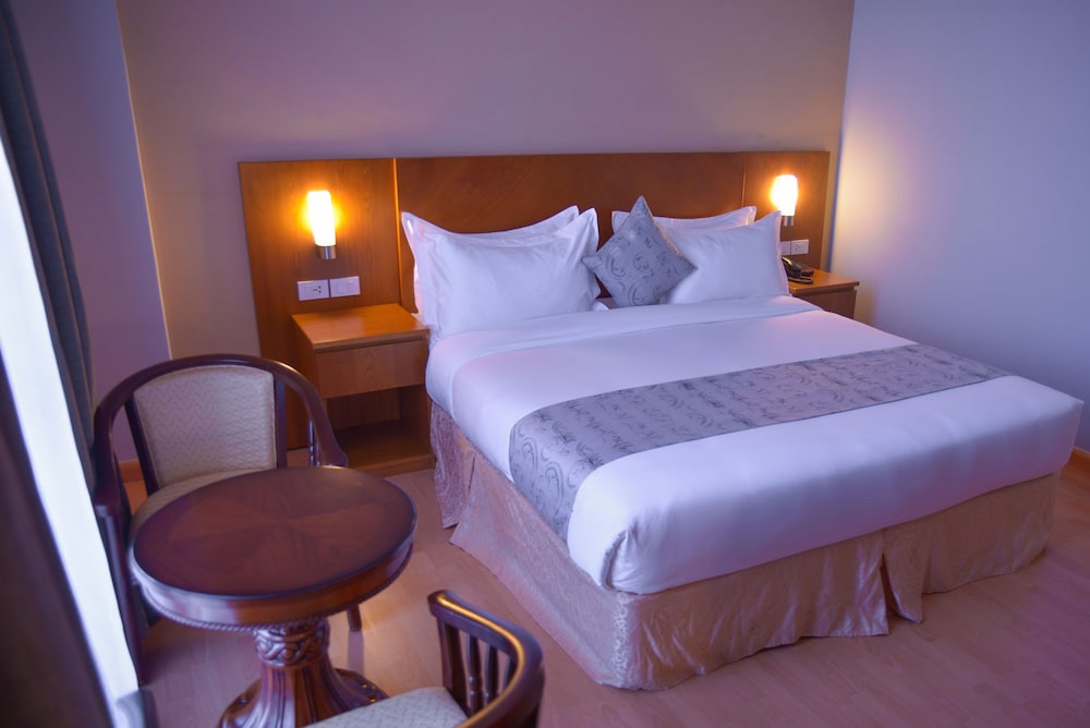 AZZEMAN HOTEL 30/49
