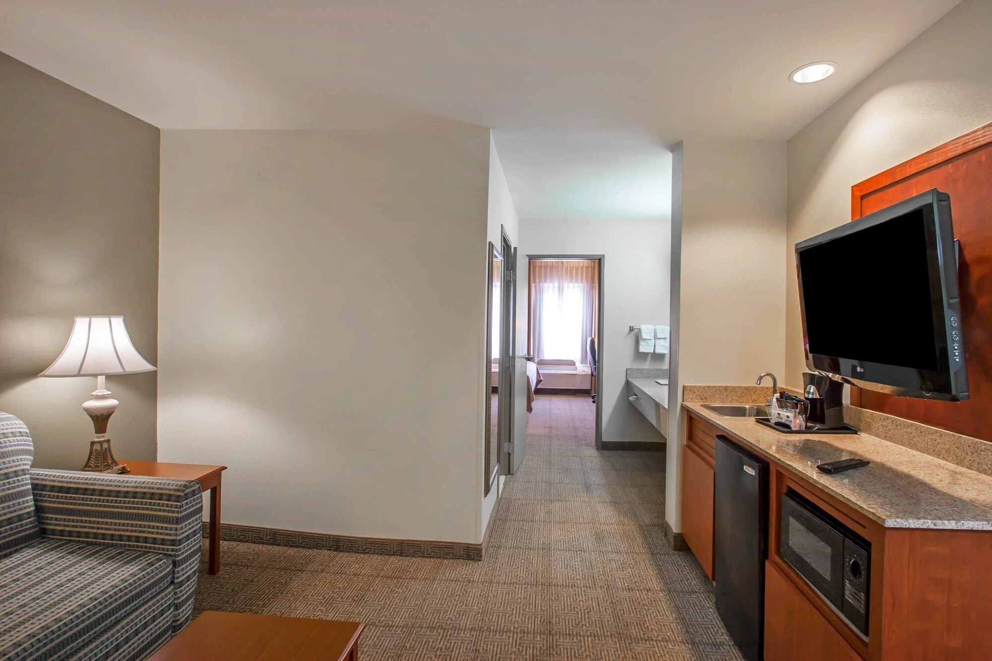 جناح مع أريكة، Quality Inn and Suites Germantown North 8/8