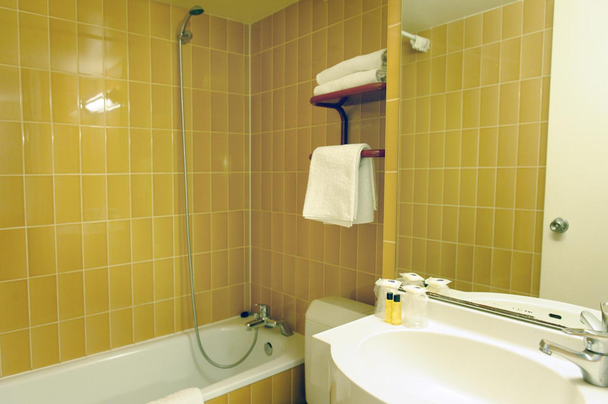 NEW HOTEL SAINT LAZARE 44/45