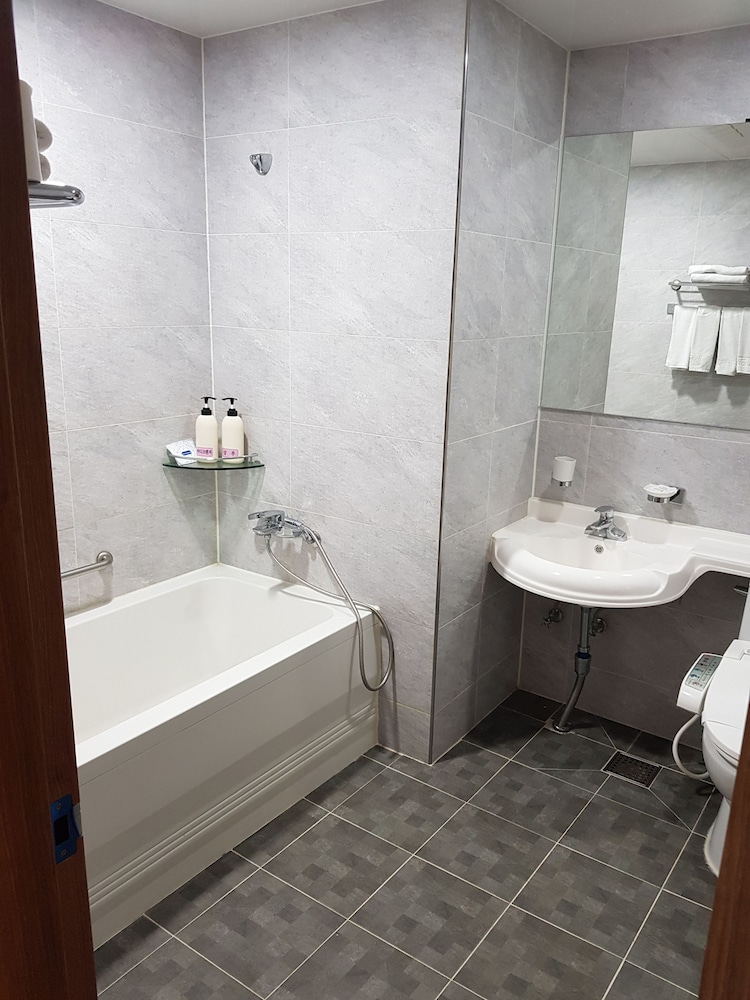 Yangyang International Airport Hotel 8/48