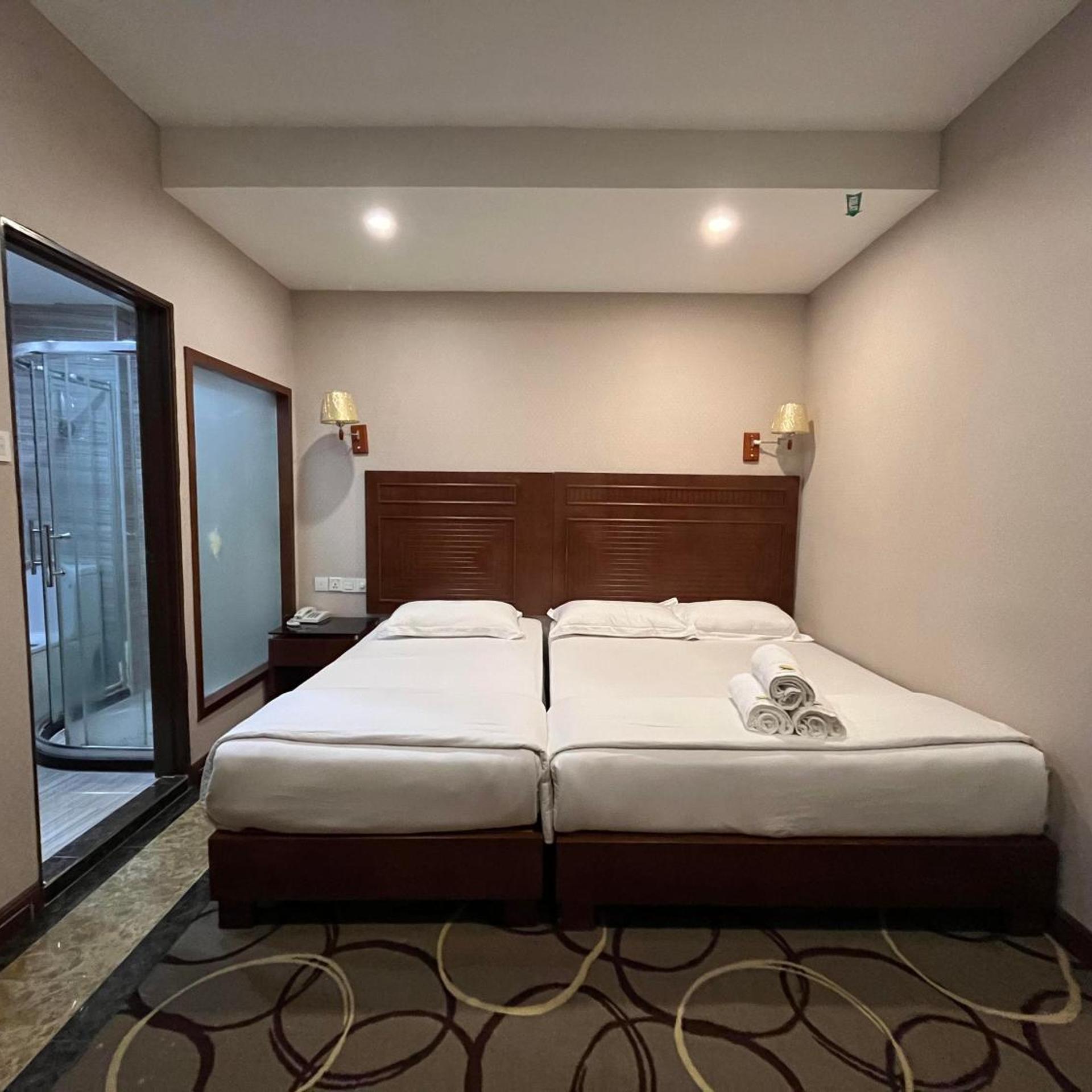 Fan Holiday Hotel 9/50