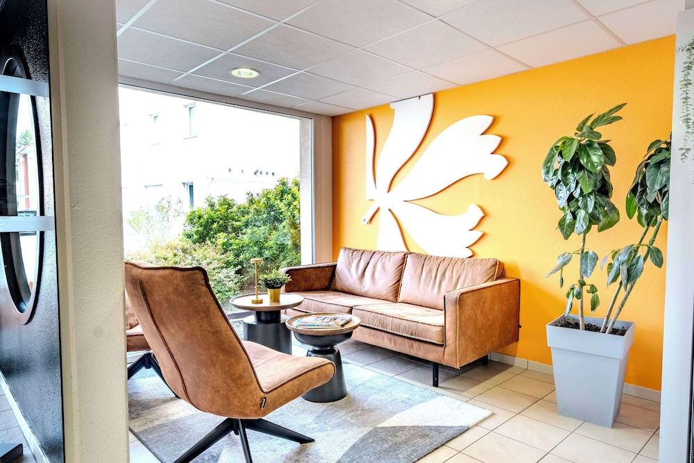 PREMIERE CLASSE HOTEL ROISSY - AEROPORT CDG - LE MESNIL AMELOT 44/61