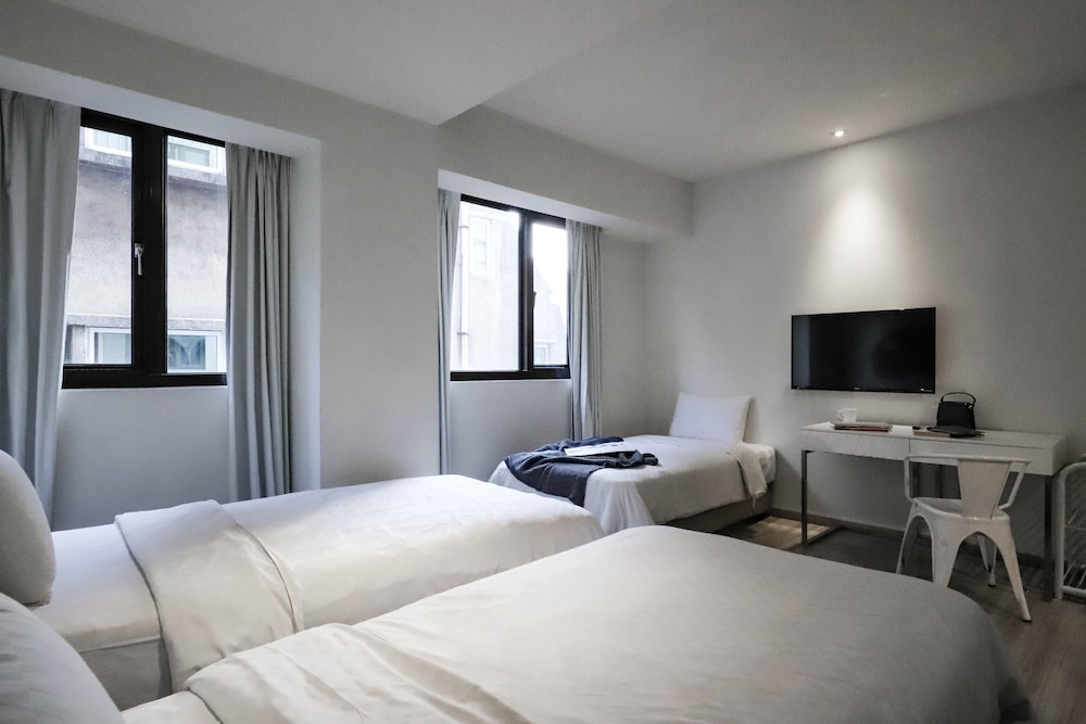 DELUXE, DOUBLE BED