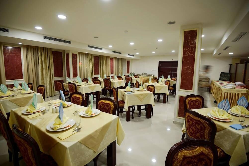 Gold Hotel 55/67