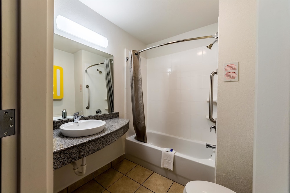 Motel6 Eagle Pass, TX - Lakeside 59/59