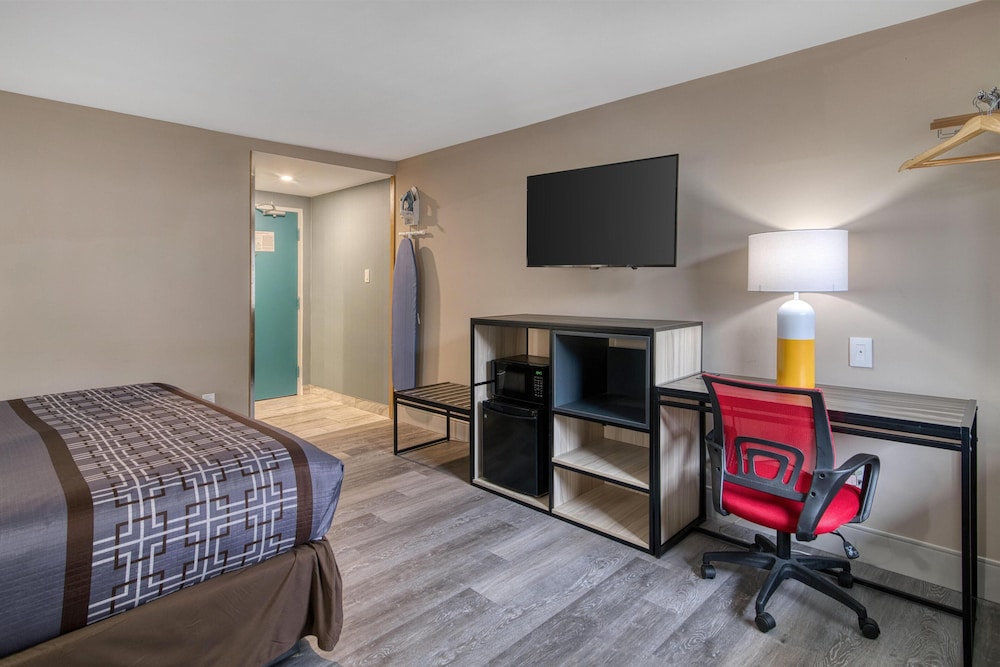 Yankee Clipper Inn, SureStay Collection by Best Western 33/50