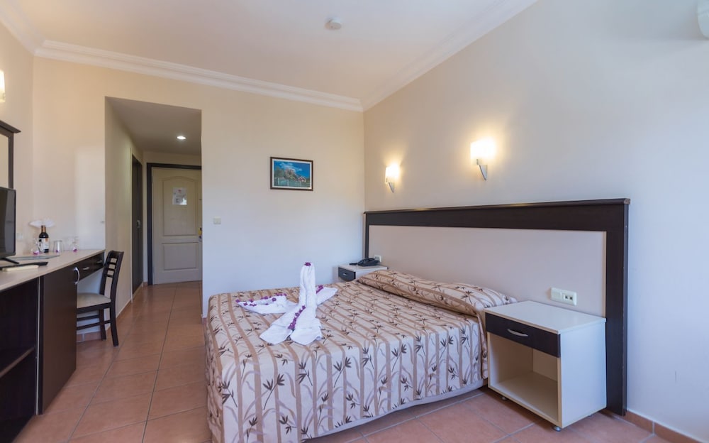 HELIOS HOTEL 18/55