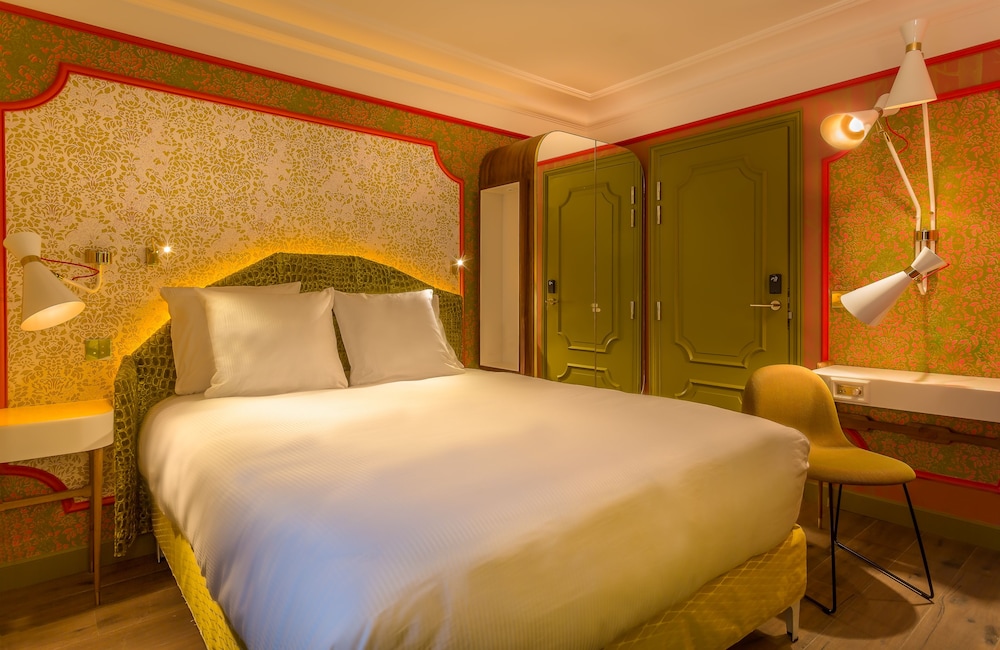 Idol Hotel 10/47