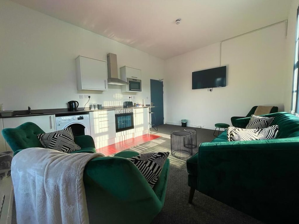 Station Hotel 37/66