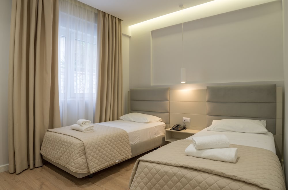 ECONOMY, TWIN BEDS