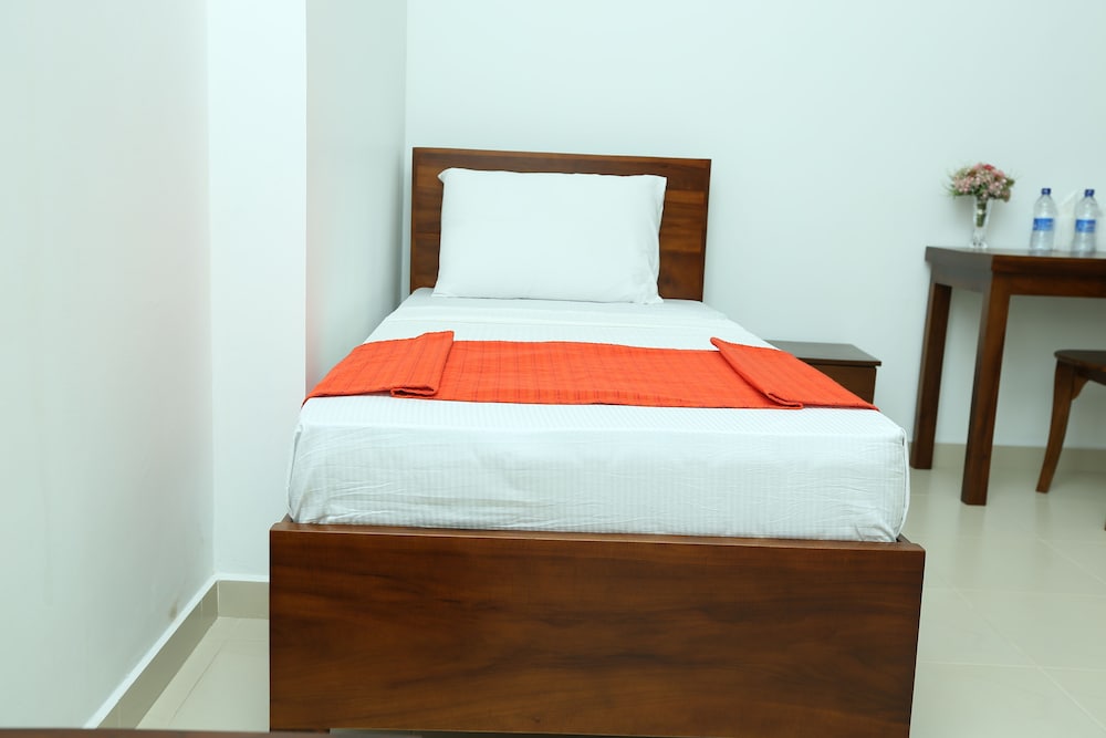 Hotel Oviya 5/28