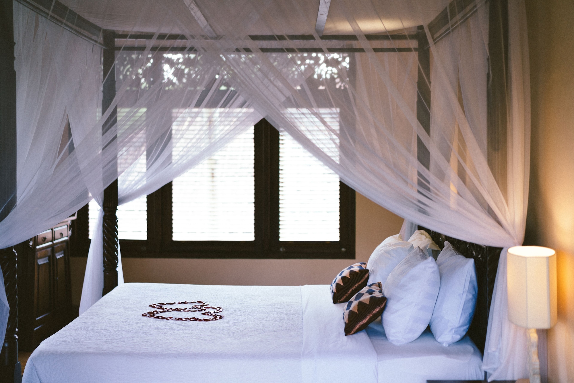 SUPERIOR, QUEEN BED