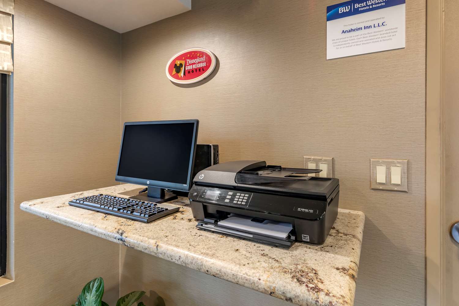 Best Western Plus Anaheim Inn 53/59