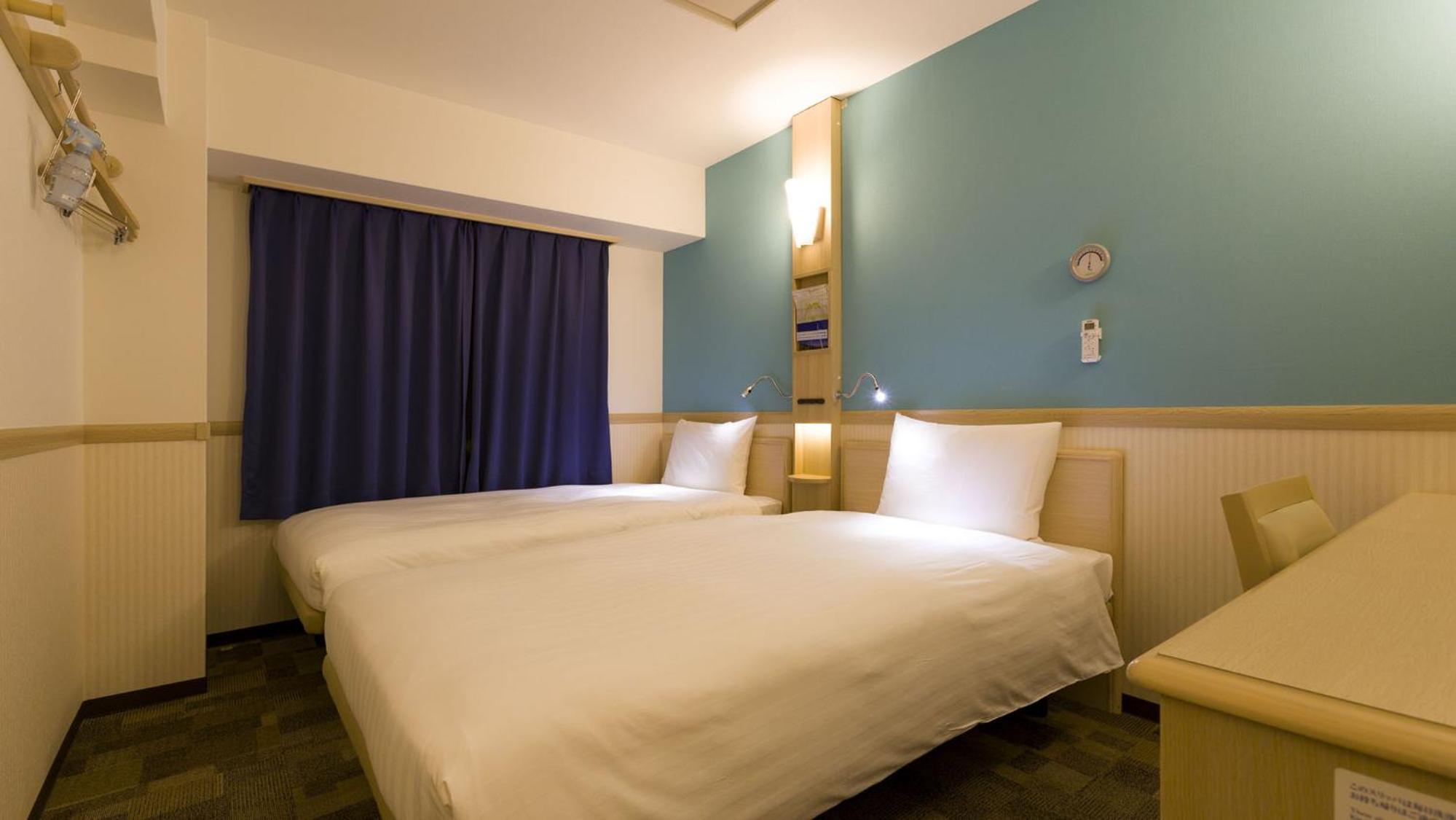 غرفة بسريرين منفصلين للمدخنين، Toyoko Inn Marugame Ekimae 8/8