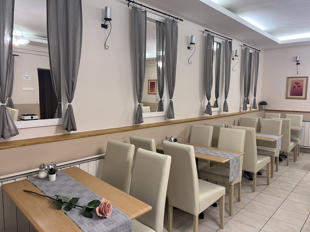 Hotel Papillon 48/50