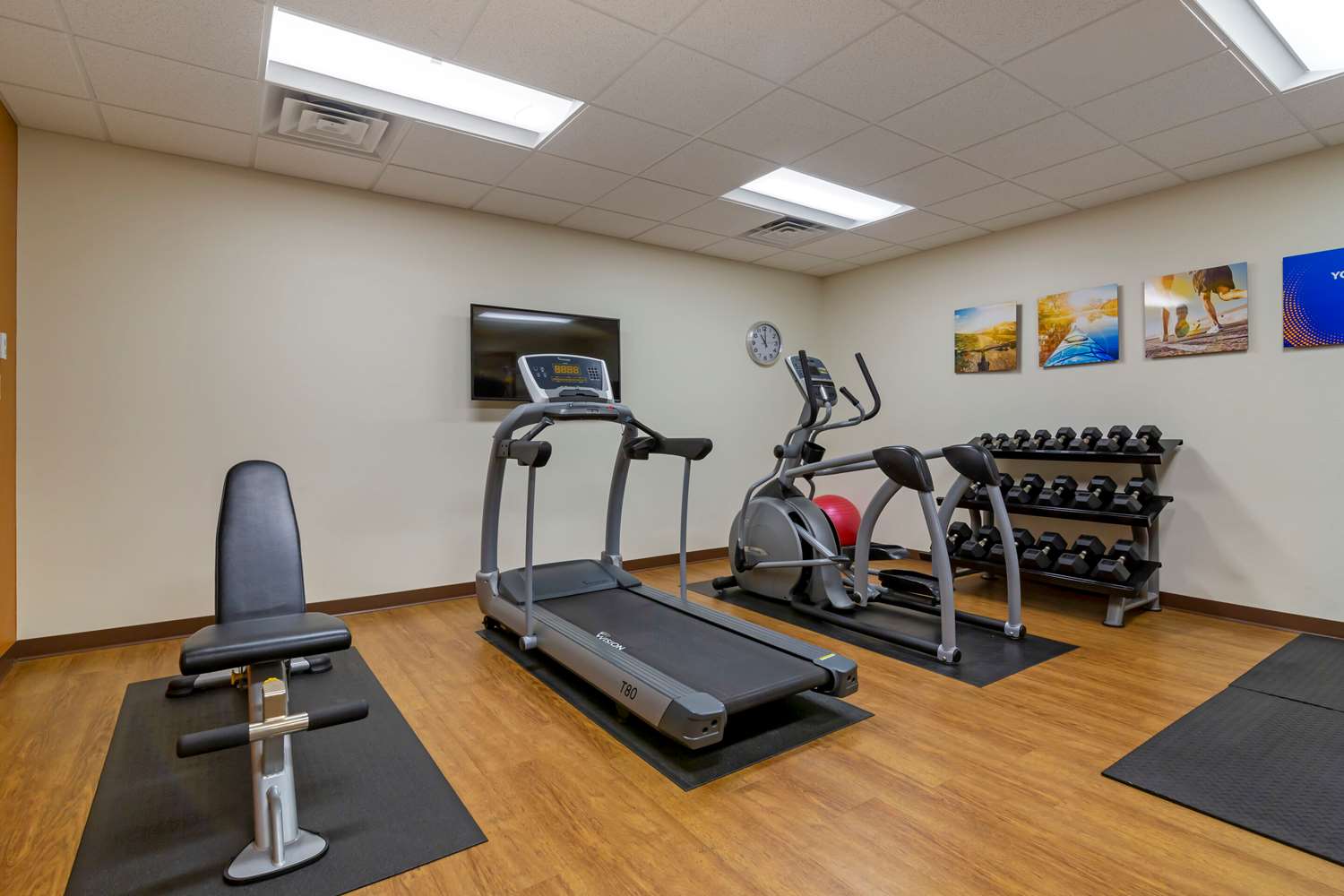 Comfort Inn & Suites Mandan - Bismarck 4/14