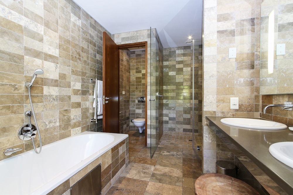 River, Junior Suite, King Bed, River View
