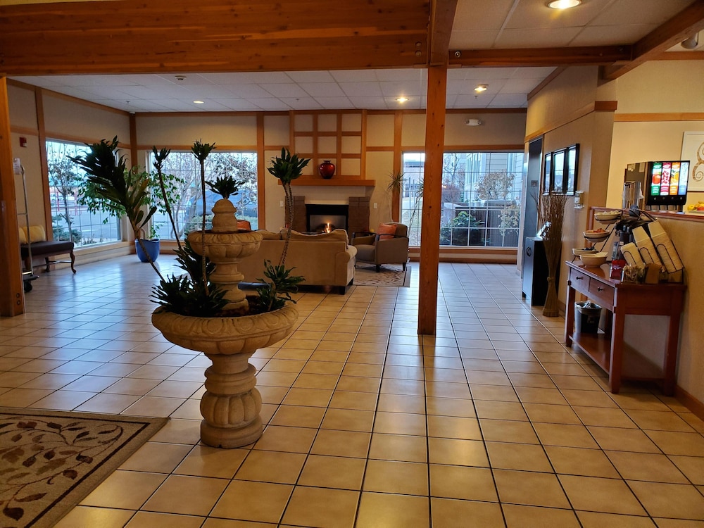 Country Inn & Suites by Radisson, Bend near Pilot Butte 7/50