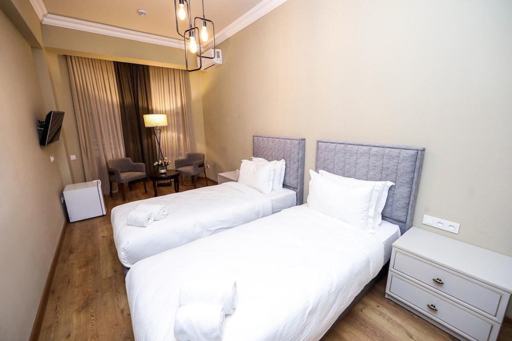 A Hotel Yerevan 16/54