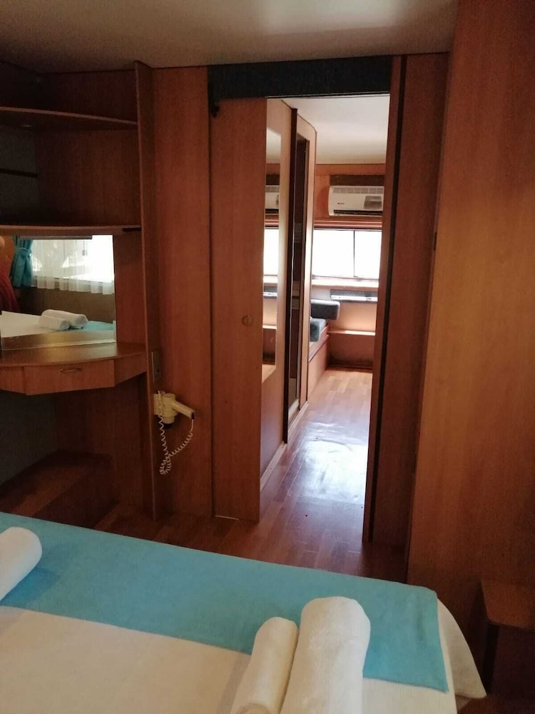 Kara Kedi Beach Bungalow 50/50