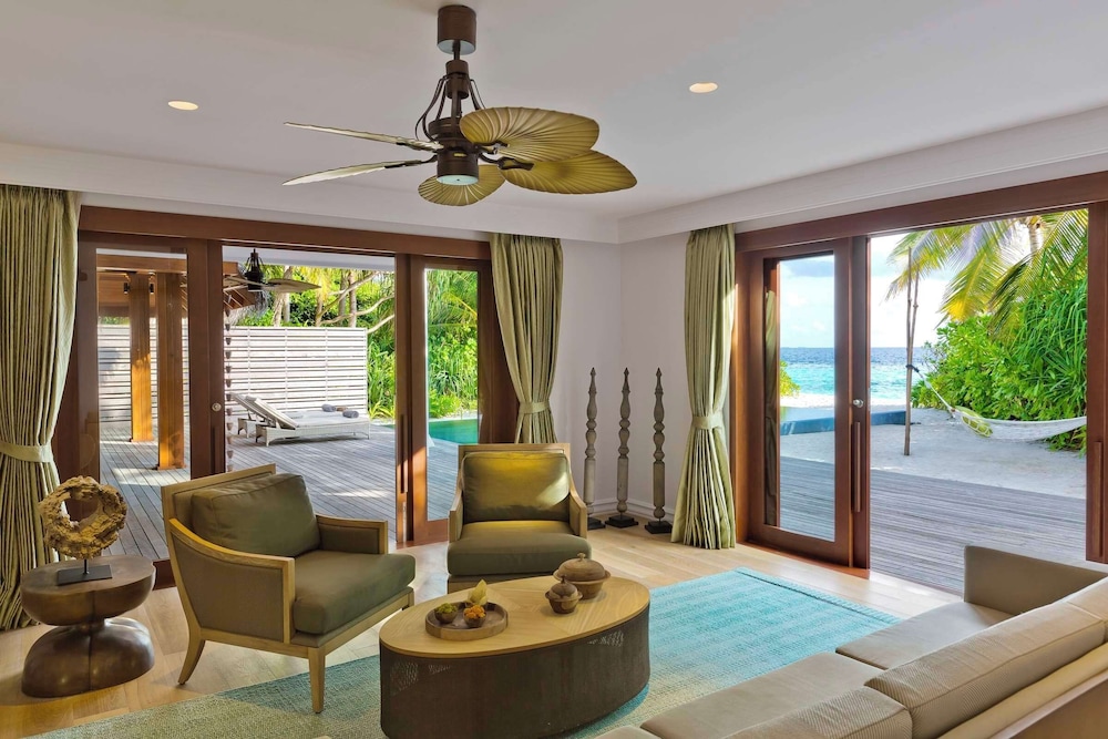 Dusit Thani Maldives 50/66