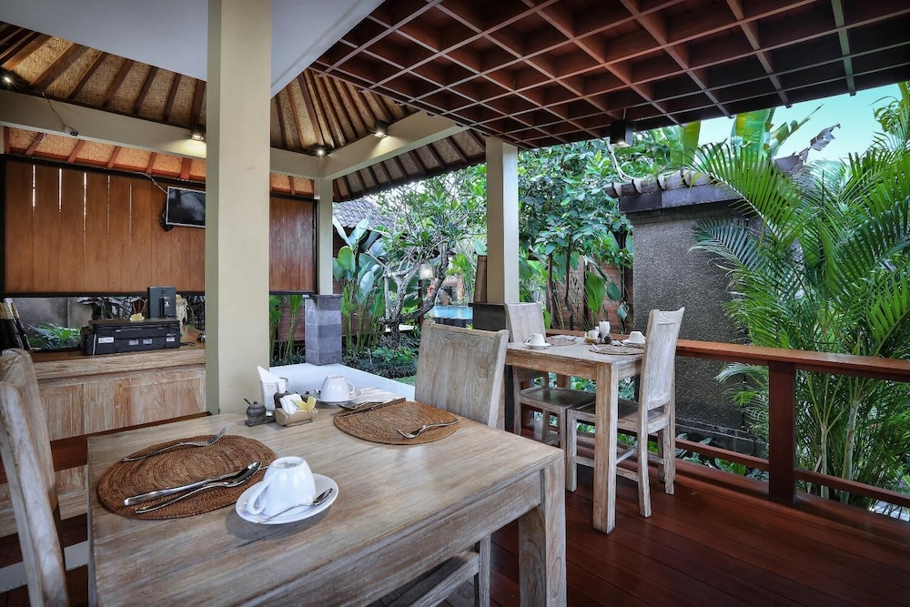 Yana Villas Kemenuh 55/68