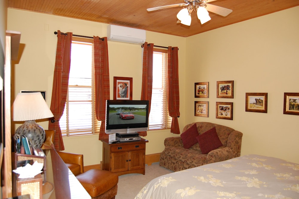 Independence Square Lodge By Frias 34/78