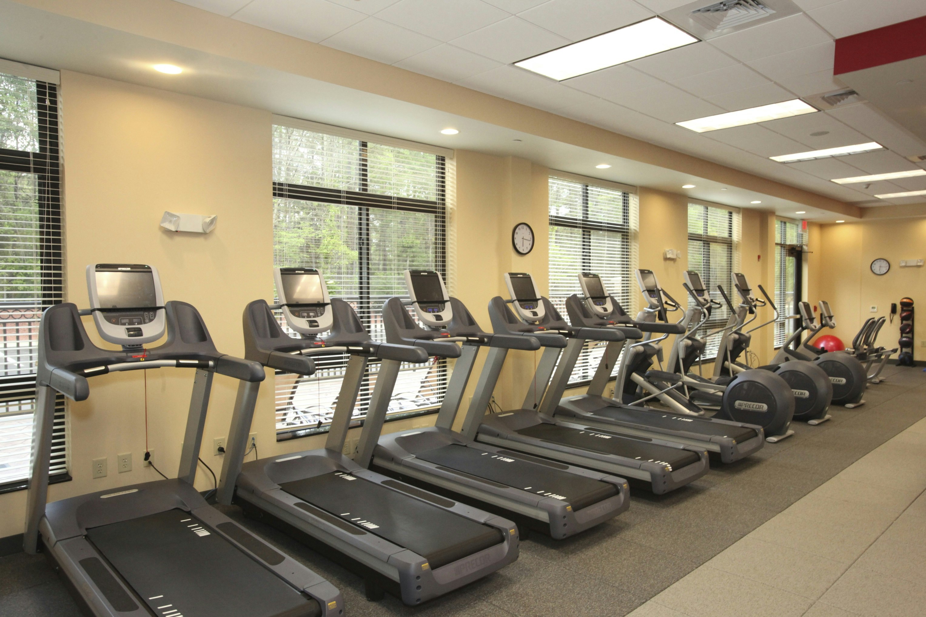 Embassy Suites by Hilton Fayetteville Fort Bragg 20/49