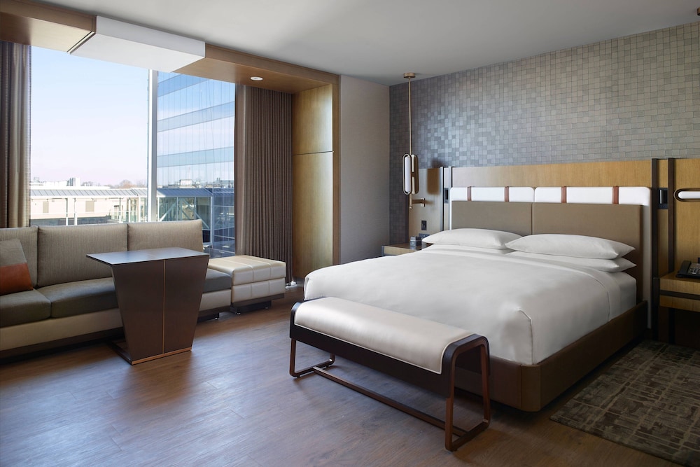 ROOM, KING BED, ACCESSIBLE