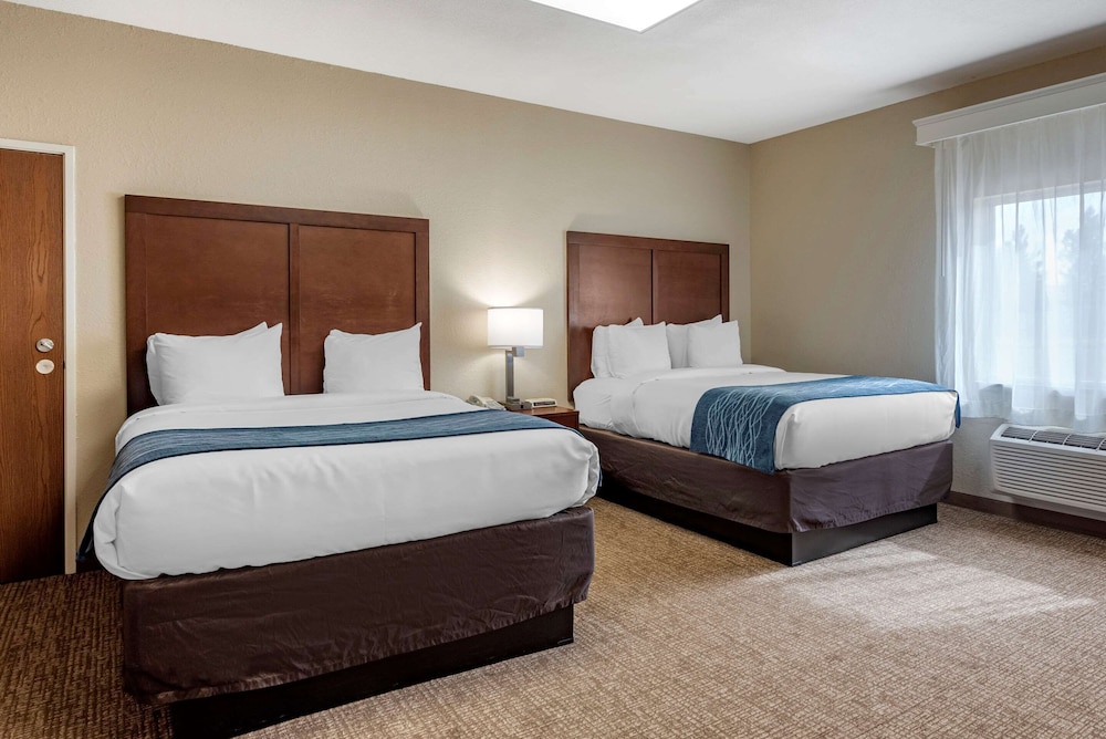 Comfort Inn Suites Pueblo 11/24