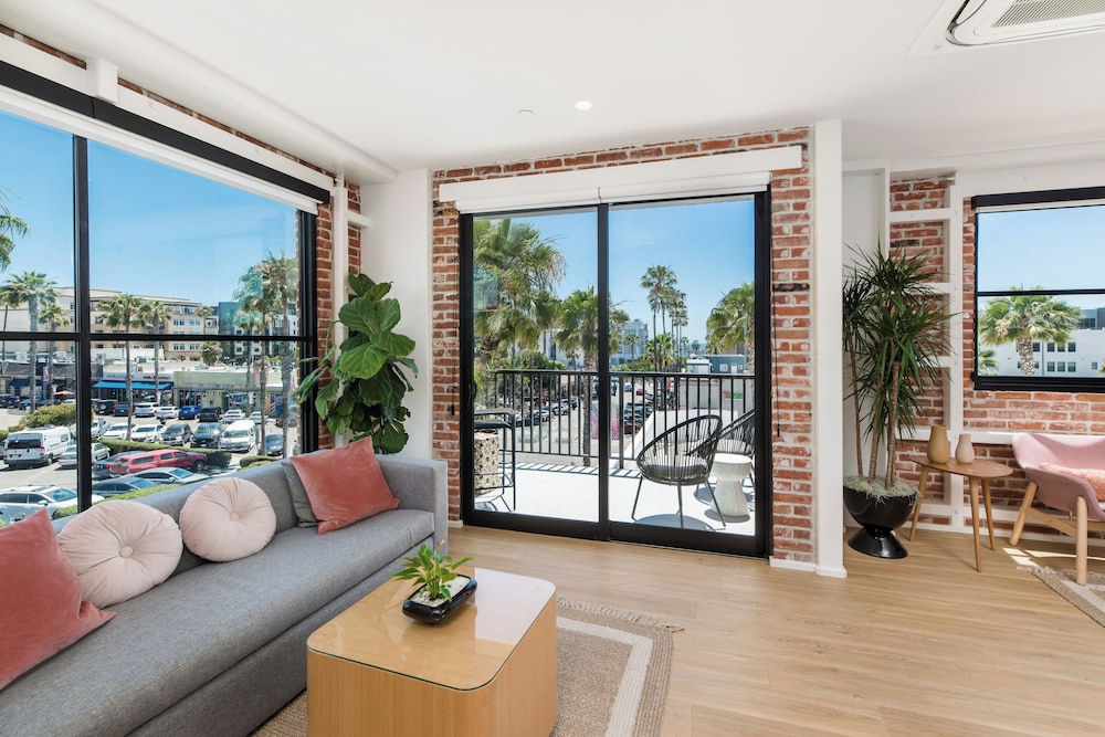 The Brick Hotel 29/50