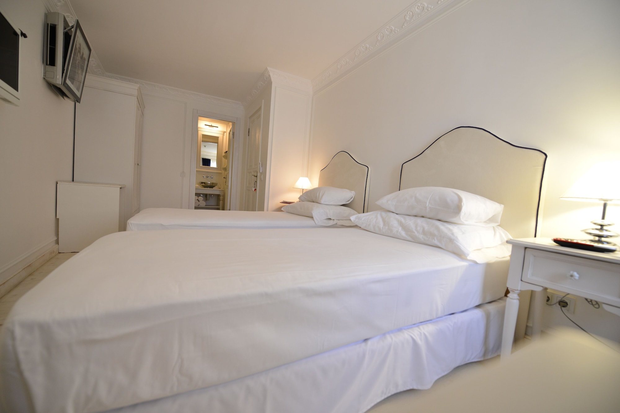 SUPERIOR, TWIN BEDS