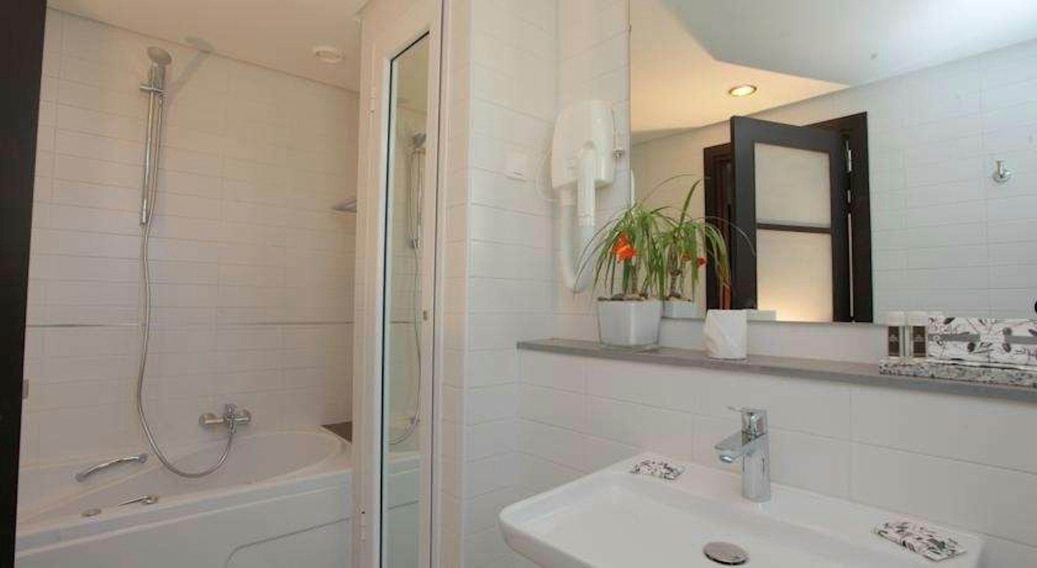 Le Corail Suites Hotel 41/43