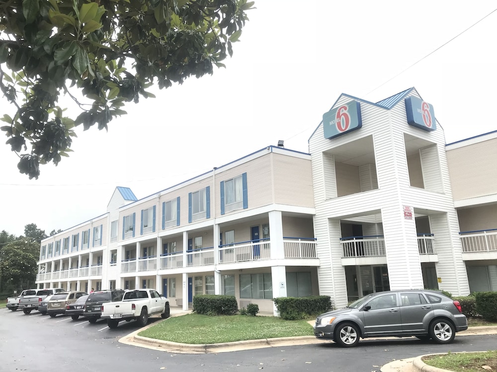 Motel6 Raleigh, NC - North 40/50