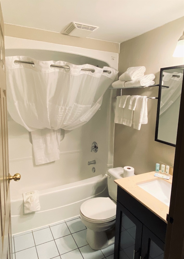 Quality Inn and Suites Niagara Falls ON 6/30