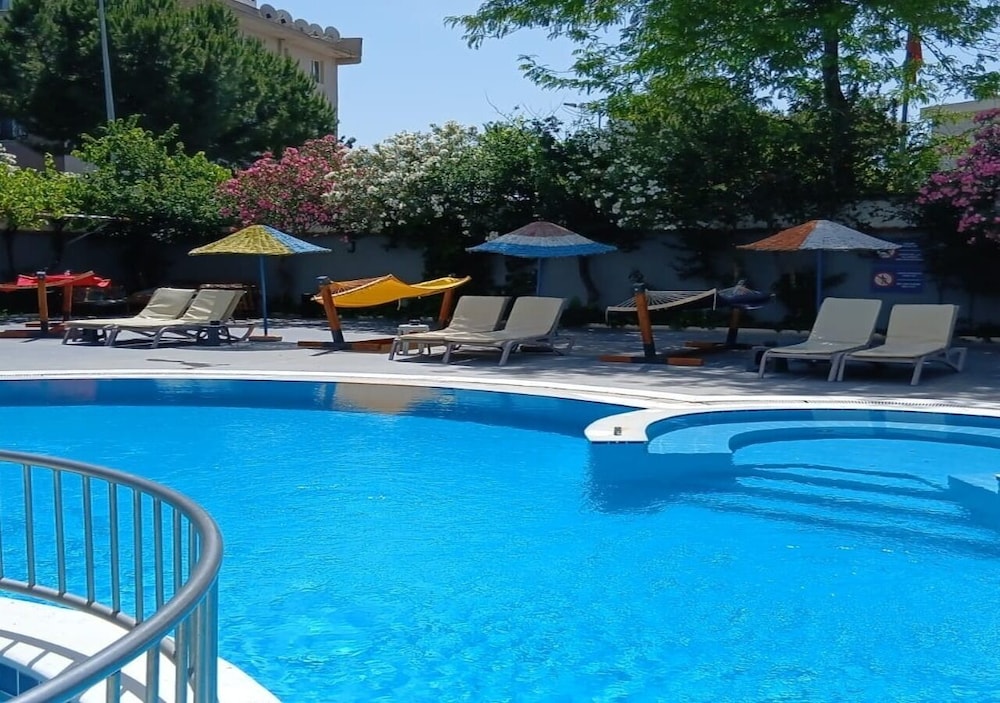 Golden Moon Apart Hotel 62/64