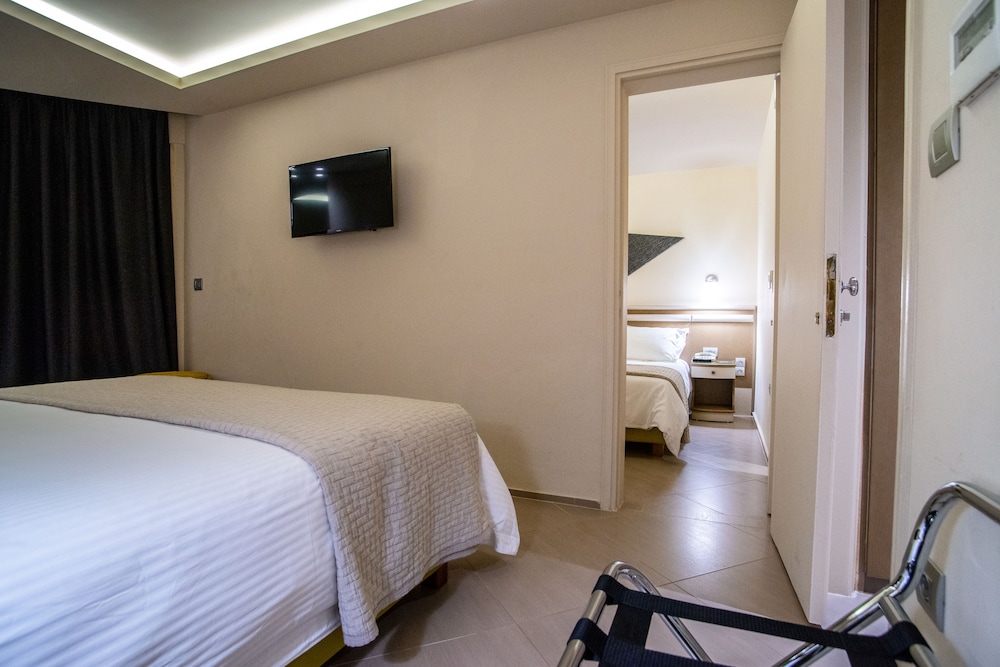 Emmantina Hotel 28/76
