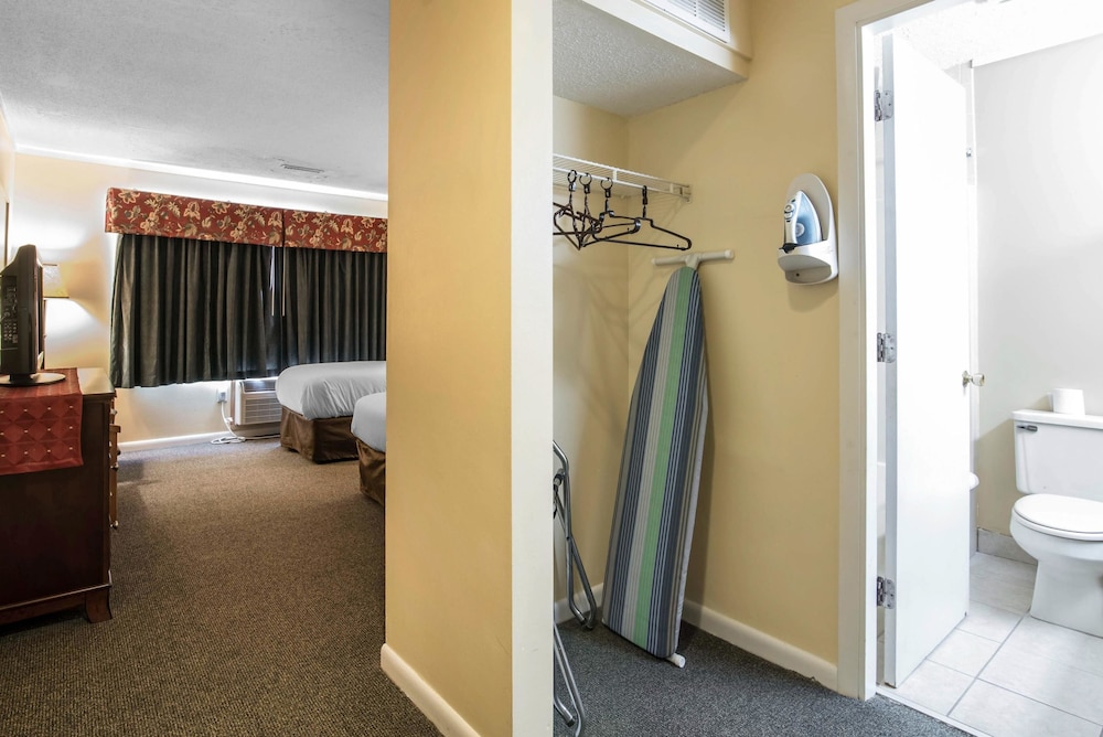 Econo Lodge Inn & Suites Tilton 37/38