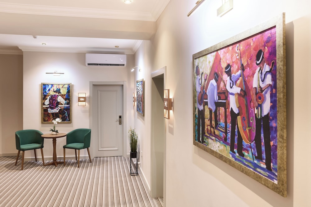 Maestro Address Hotel 34/43