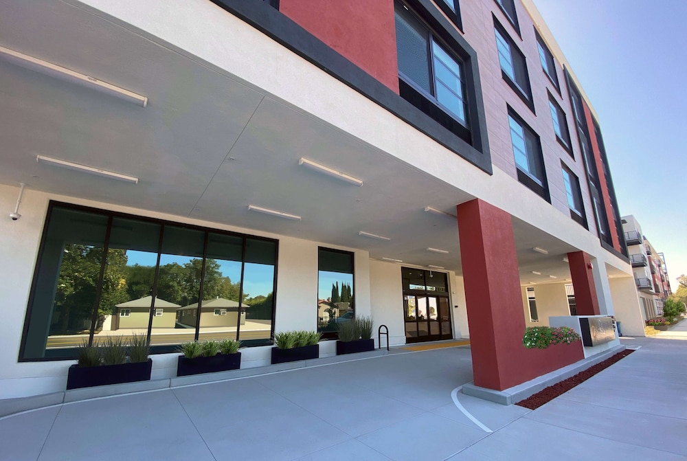 La Quinta Inn & Suites by Wyndham San Jose Silicon Valley 3/50