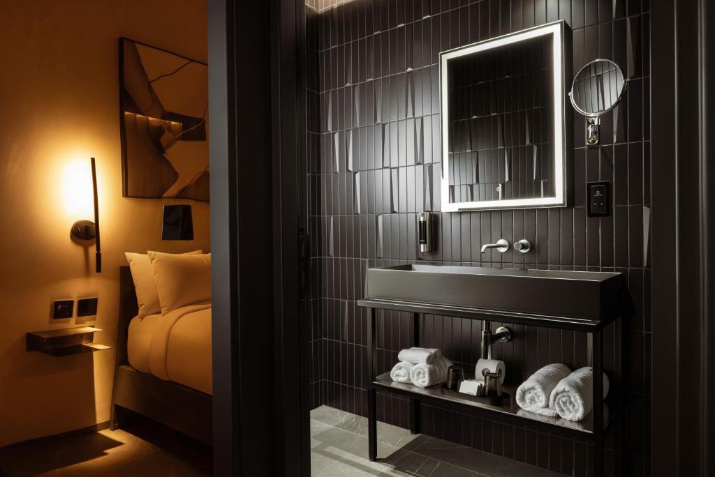 Thirty Three Boutique by K Hotels 60/63