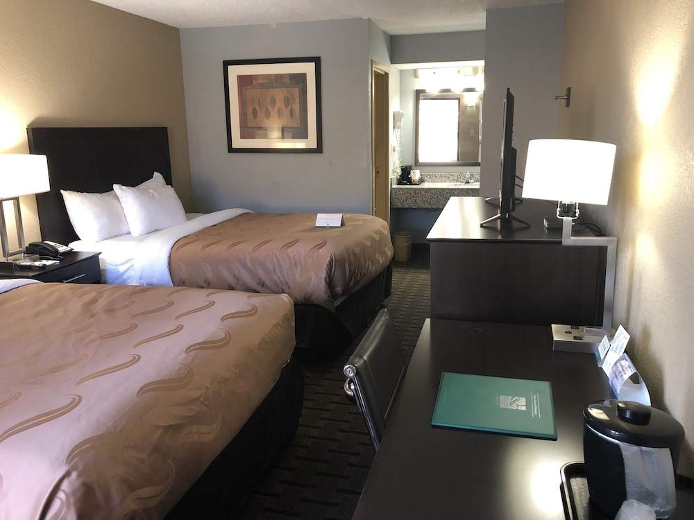 Quality Inn Clinton - Laurens I-26 11/30
