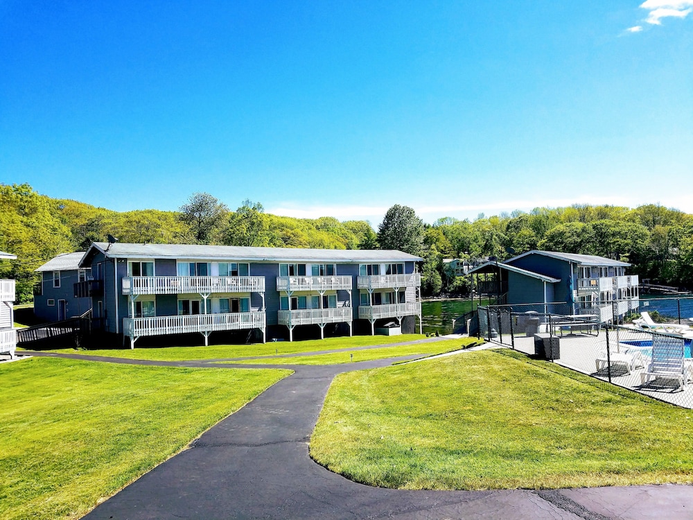 Smuggler’s Cove Inn 47/50