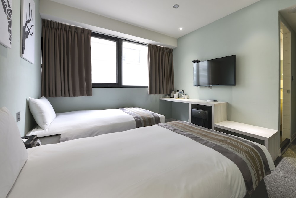 ROOM, TWIN BEDS
