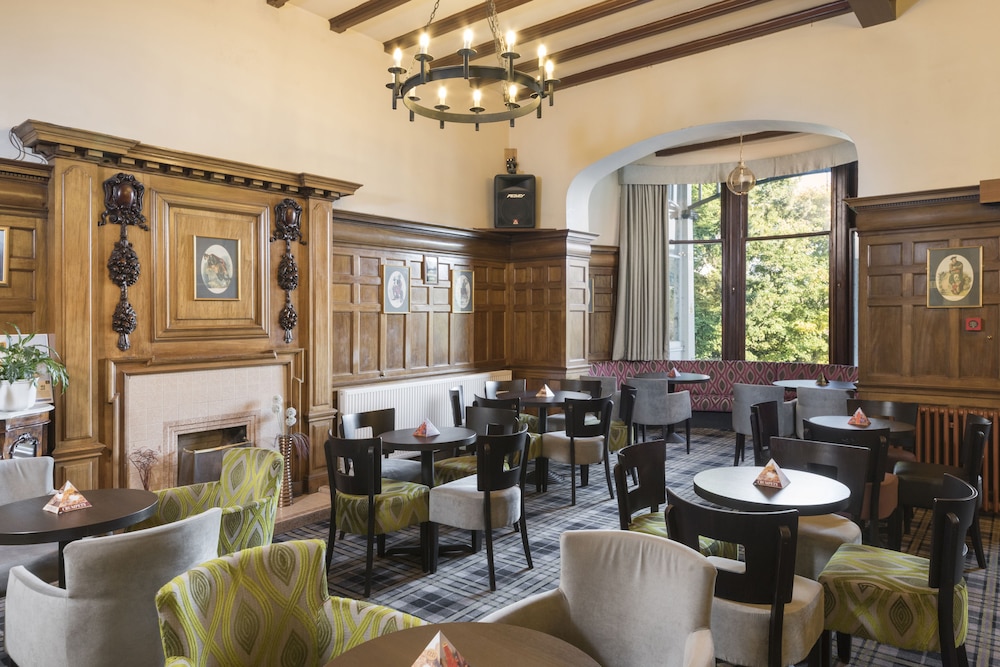 Highland Hotel 36/50