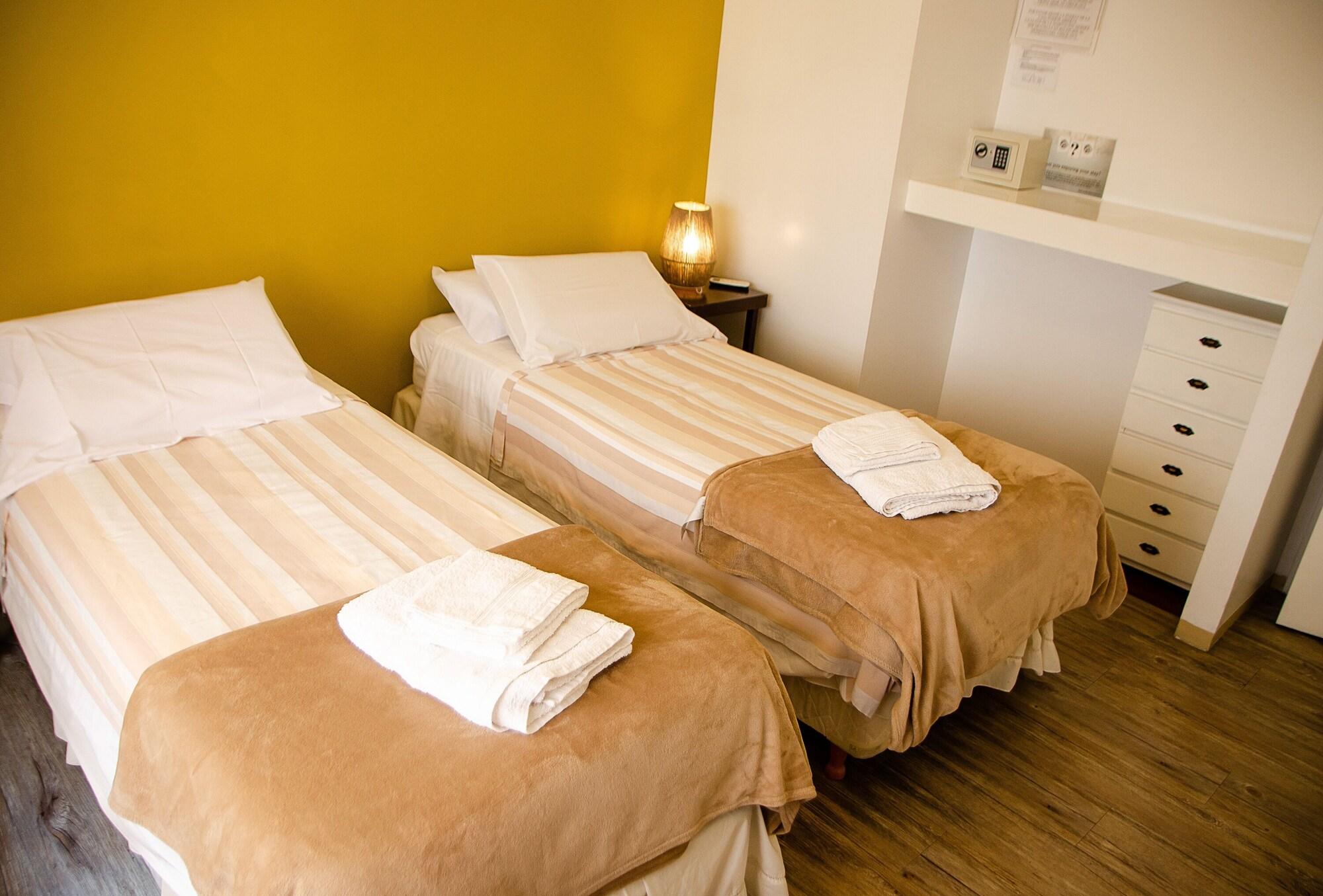 Room, Double Bed, Private Bathroom 2/10