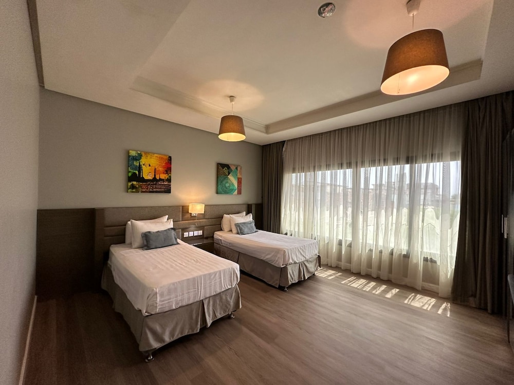 كورنيش لورين سويتس(Loren Suites Corniche) 15/50