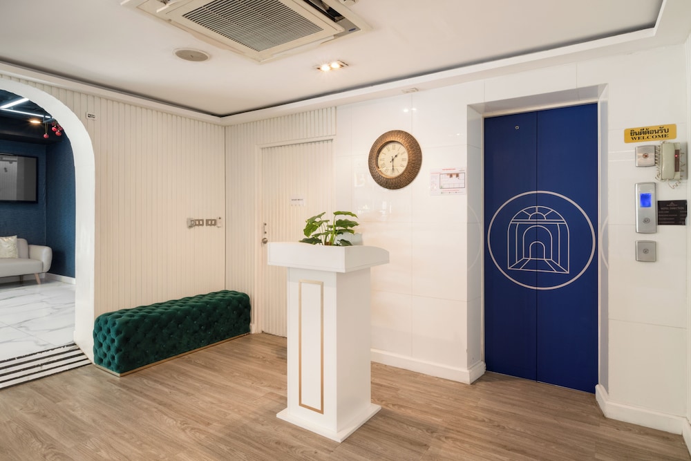 Skye Hotel Bangkok 10/58