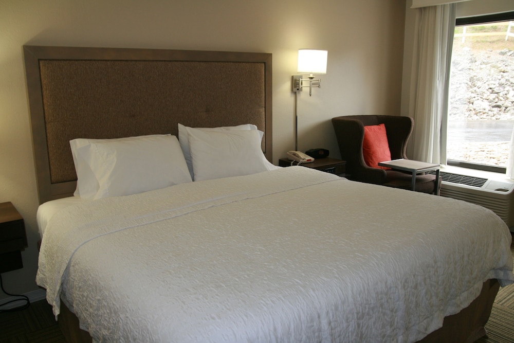 Hampton Inn Caryville-I-75/Cove Lake-State Park 24/84